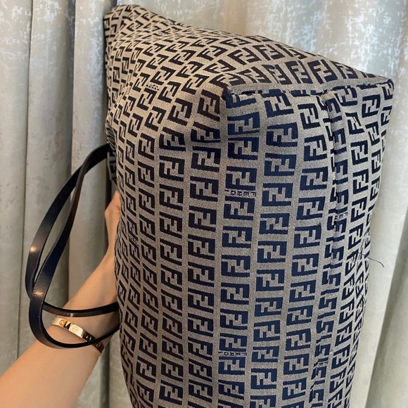💃Fendi 💃 Zucca-pattern Roll tote bag - Picture 2 of 16